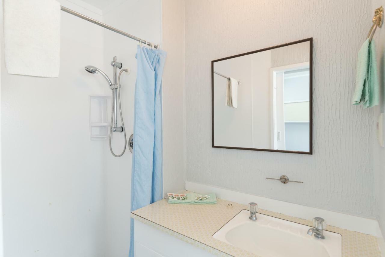 San Marino Motor Lodge Absolute Beachfront Coopers Beach Bagian luar foto